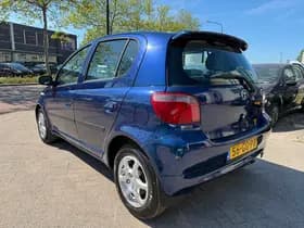 Toyota Yaris thumbnail 4