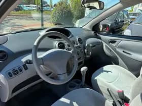 Toyota Yaris thumbnail 9