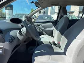 Toyota Yaris thumbnail 10