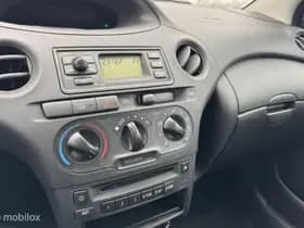 Toyota Yaris thumbnail 16