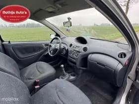 Toyota Yaris thumbnail 9