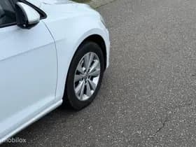 Volkswagen Golf thumbnail 12