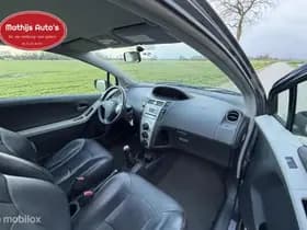 Toyota Yaris thumbnail 4