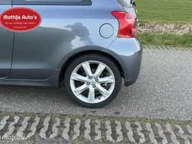 Toyota Yaris thumbnail 10