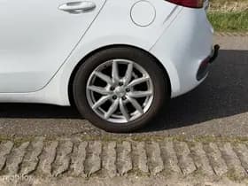 Kia Cee'd thumbnail 12