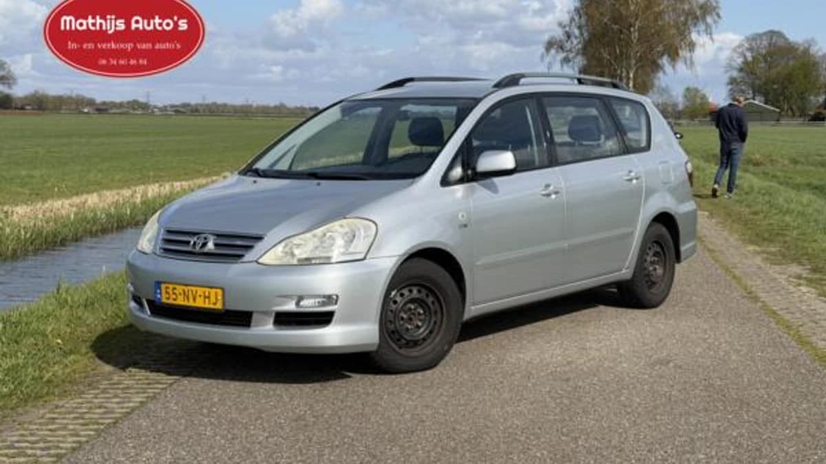 Toyota Avensis — foto 1