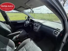 Toyota Avensis thumbnail 4