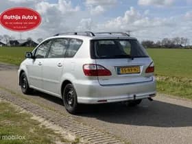 Toyota Avensis thumbnail 10