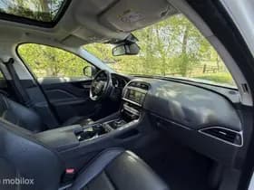 Jaguar F-Pace thumbnail 11