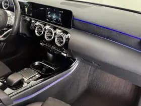 Mercedes-Benz A-Klasse 180 Business Solution AMG | Panoramadak | Apple-Android | Stoelverwarming thumbnail 11