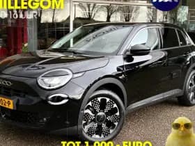Fiat 600 1.2 Hybrid La Prima | Stoelverwarming | Carplay | Leer | Camera | Massage |