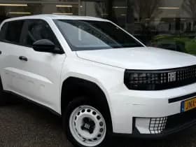 Fiat Grande Panda RED 11kW 44 kWh | LED | Parkeersensoren | Carplay draadloos | airco | cruise control | thumbnail 5