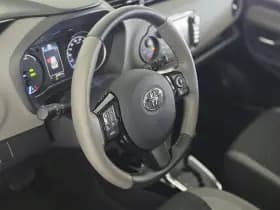 Toyota Yaris 1.5 Hybrid Bi-Tone Plus | Panoramadak | Navigatie | Parkeercamera thumbnail 11