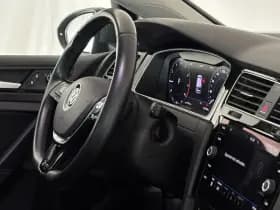 Volkswagen Golf 1.5 TSI Highline Business R | Schuif-Kanteldak | Apple-Android | Parkeercamera thumbnail 2