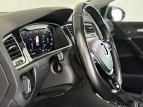 Volkswagen Golf 1.5 TSI Highline Business R | Schuif-Kanteldak | Apple-Android | Parkeercamera thumbnail 11