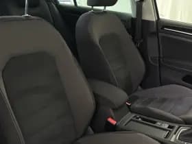 Volkswagen Golf 1.5 TSI Highline Business R | Schuif-Kanteldak | Apple-Android | Parkeercamera thumbnail 6