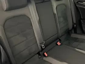 Volkswagen Golf 1.5 TSI Highline Business R | Schuif-Kanteldak | Apple-Android | Parkeercamera thumbnail 8