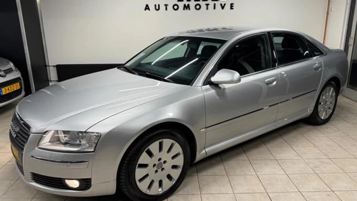 Audi A8 — foto 1