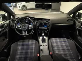 Volkswagen Golf thumbnail 10