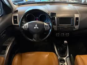 Mitsubishi Outlander thumbnail 11