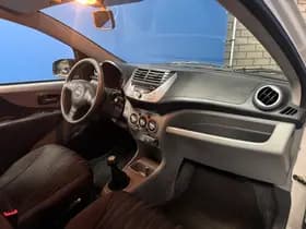 Nissan Pixo thumbnail 12