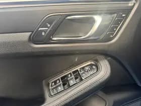 Porsche Macan thumbnail 22