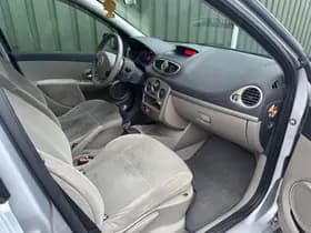 Renault Clio thumbnail 12