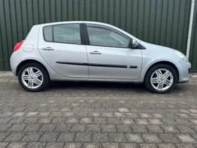 Renault Clio thumbnail 6