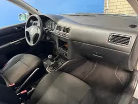 Volkswagen Bora thumbnail 11