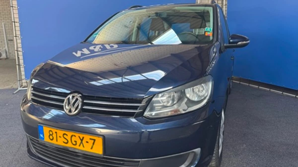 Volkswagen Touran — foto 1