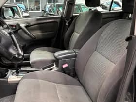 Toyota RAV4 thumbnail 16