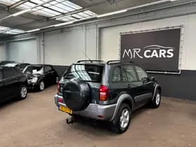 Toyota RAV4 thumbnail 9