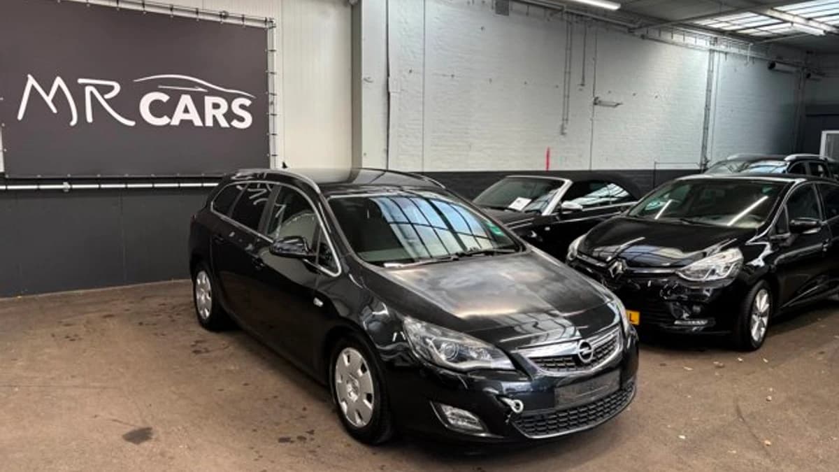 Opel Astra Sports Tourer — foto 1