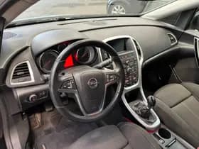 Opel Astra Sports Tourer thumbnail 6