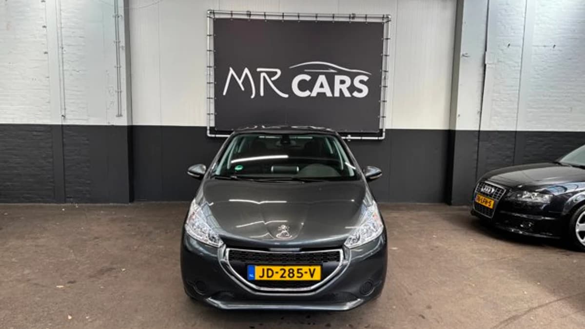 Peugeot 208 — foto 1