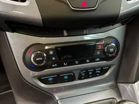 Ford Focus thumbnail 16