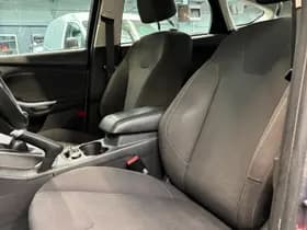 Ford Focus thumbnail 18