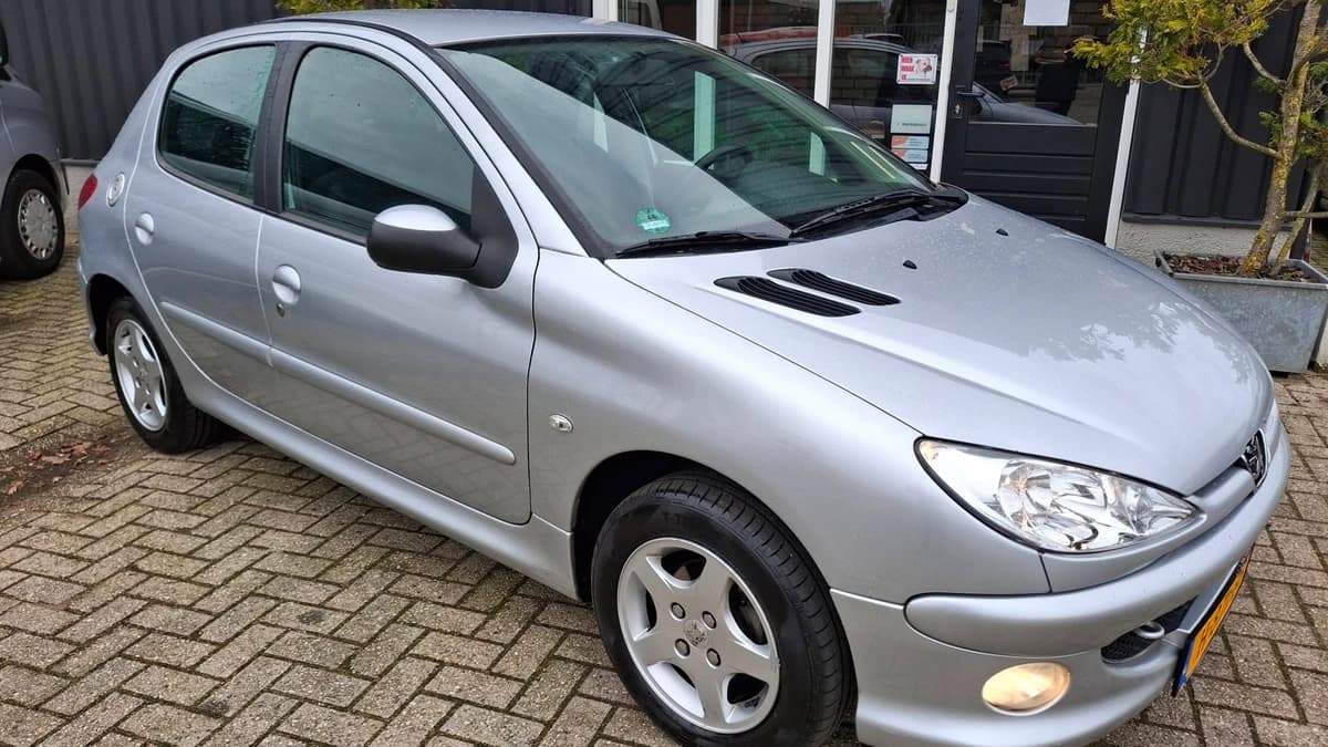 Peugeot 206 — foto 1