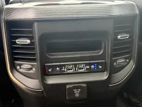 Dodge Ram 1500 5.7 V8 4x4 Crew Cab 5'7 Limited thumbnail 14