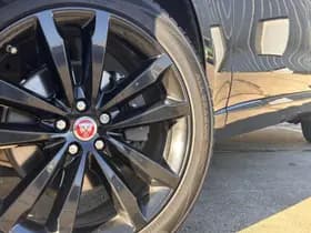 Jaguar F-Pace 2.0d AWD R-Sport R-Sport thumbnail 2