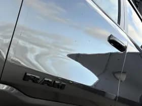 Dodge Ram 1500 5.7 V8 4x4 Crew Cab Laramie thumbnail 3