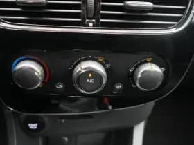 Renault Clio thumbnail 25