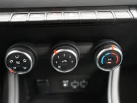 Renault Captur thumbnail 25