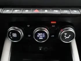 Renault Captur thumbnail 35