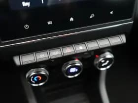 Renault Clio thumbnail 24