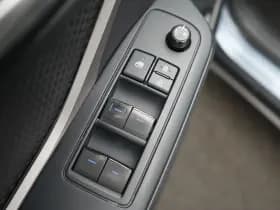 Toyota C-HR thumbnail 17