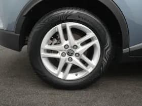 Toyota C-HR thumbnail 7