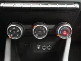 Renault Clio thumbnail 23
