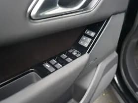 Land Rover Range Rover Velar thumbnail 15