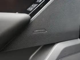 Land Rover Range Rover Velar thumbnail 16